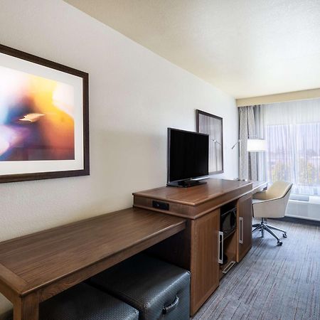 Hampton Inn By Hilton Irvine East - Лейк-Форест Экстерьер фото