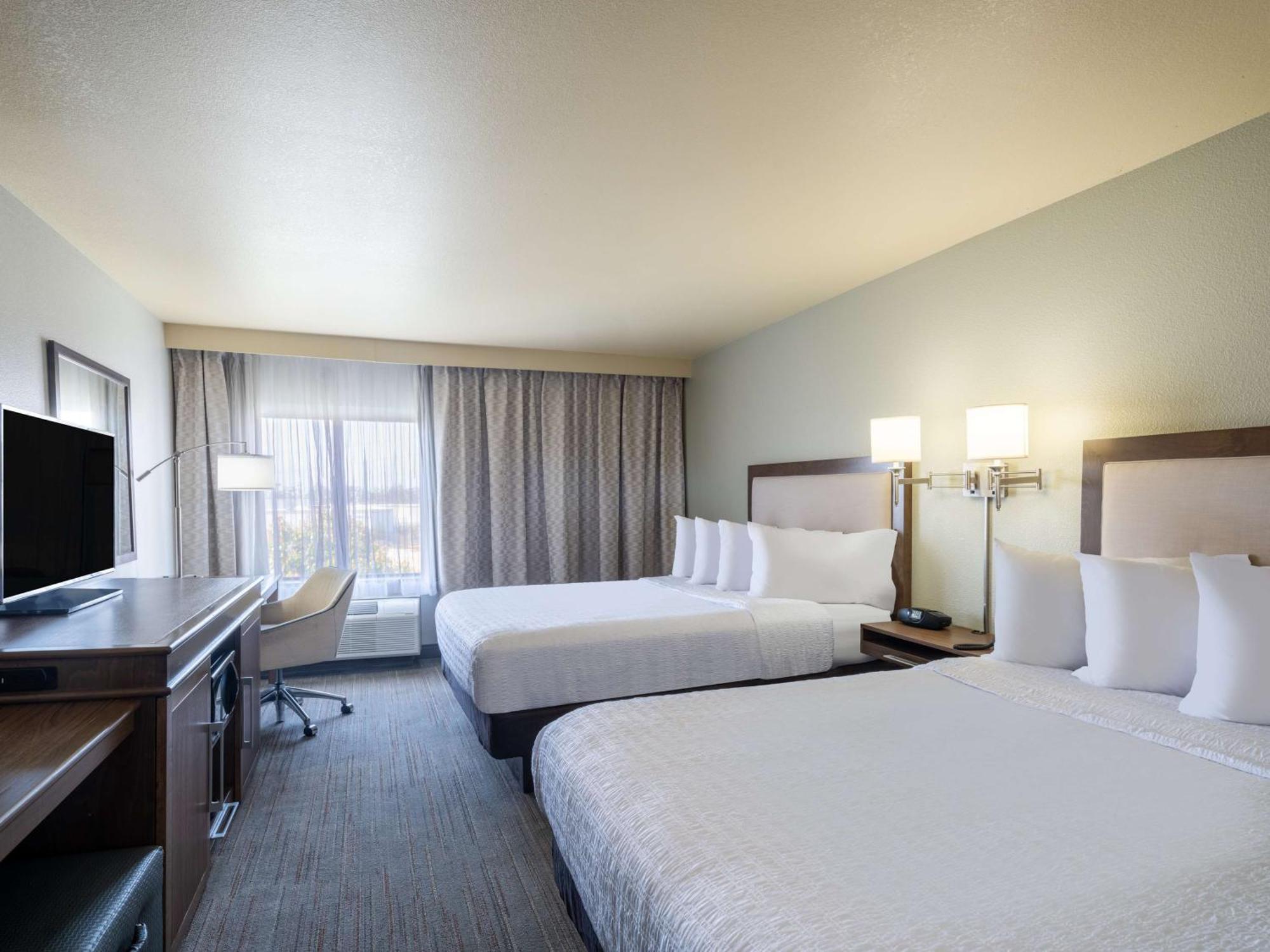 Hampton Inn By Hilton Irvine East - Лейк-Форест Экстерьер фото
